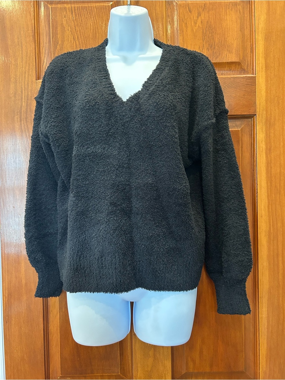 Sanctuary NWT Plush V Neck Sweater Black S